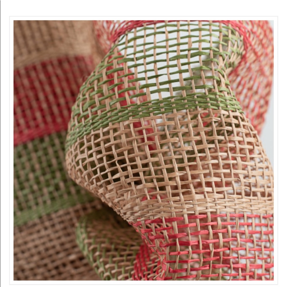 BURLAP - Picture 2 of 5